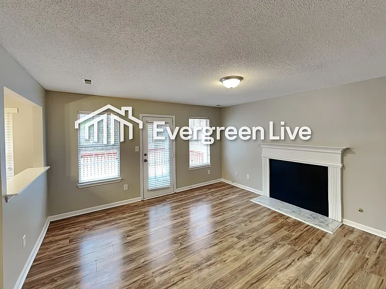 1356 Crestridge Ln — Photo 3