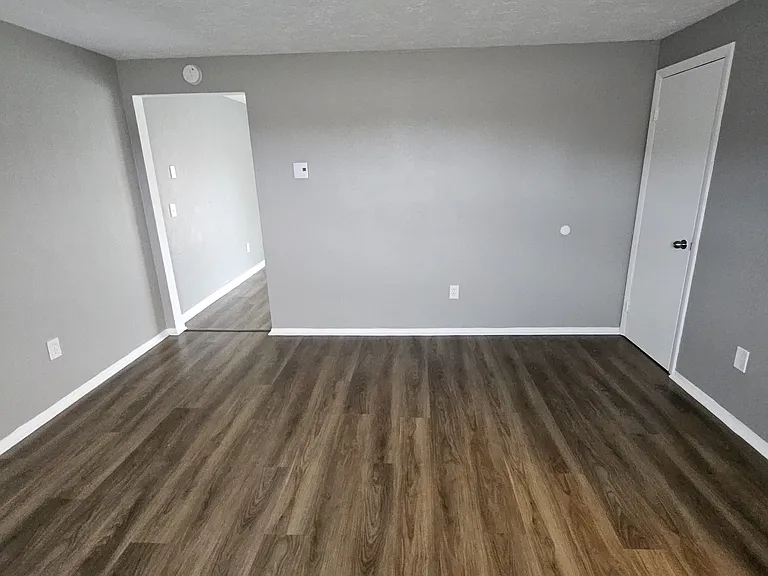 1818 E 42nd St — Photo 14