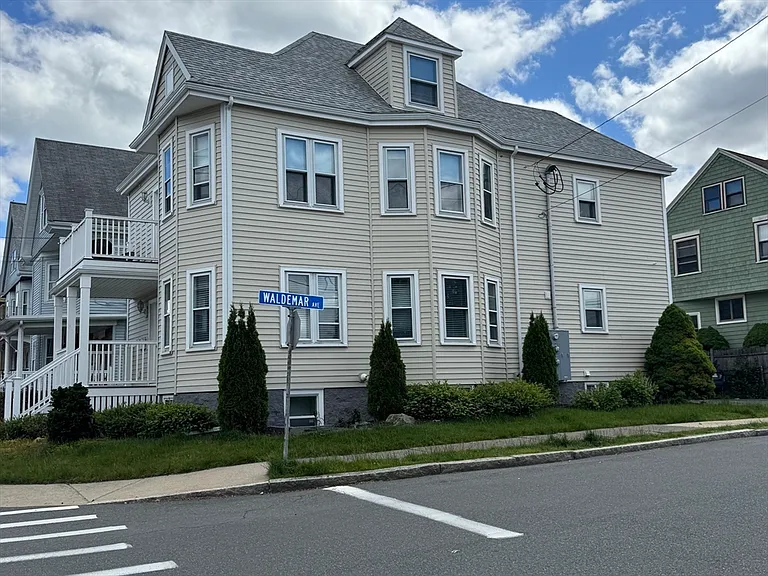 338 Pleasant St #1 — Photo 14