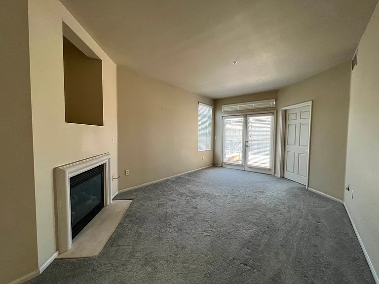 2400 5th Ave #401 — Photo 3