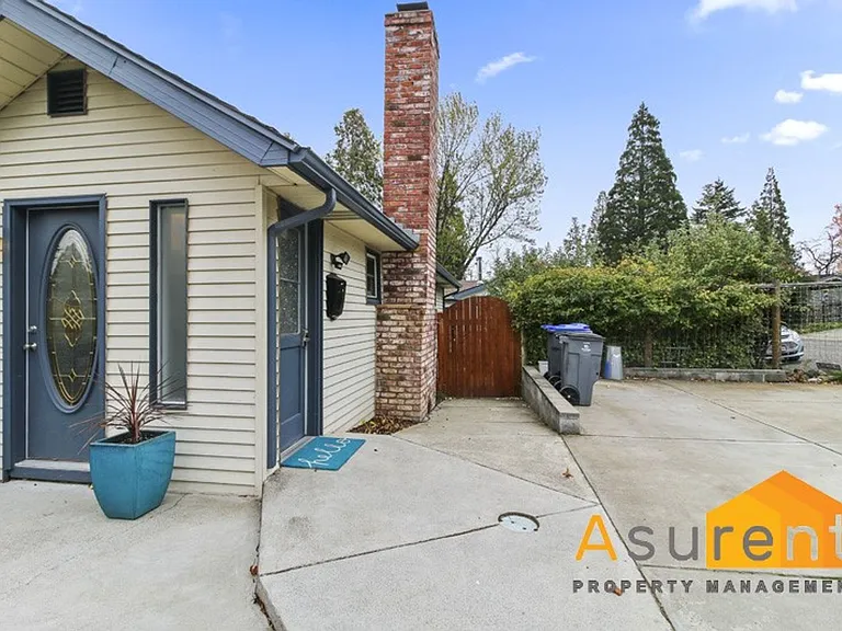 270 Morton St — Photo 13