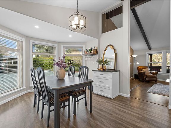 4th image of 674 Hawthorne Rise