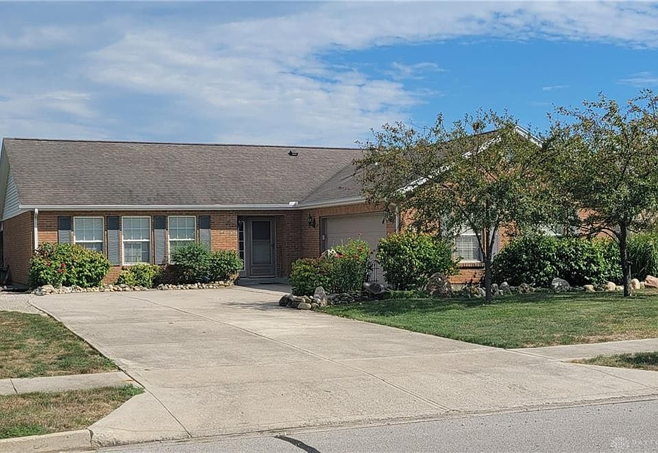 1st image of 102 Brooke Woode Dr