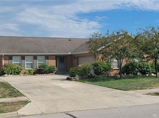 102 Brooke Woode Dr, Brookville, OH 45309