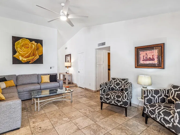 1739 N Palm Dr — Photo 5