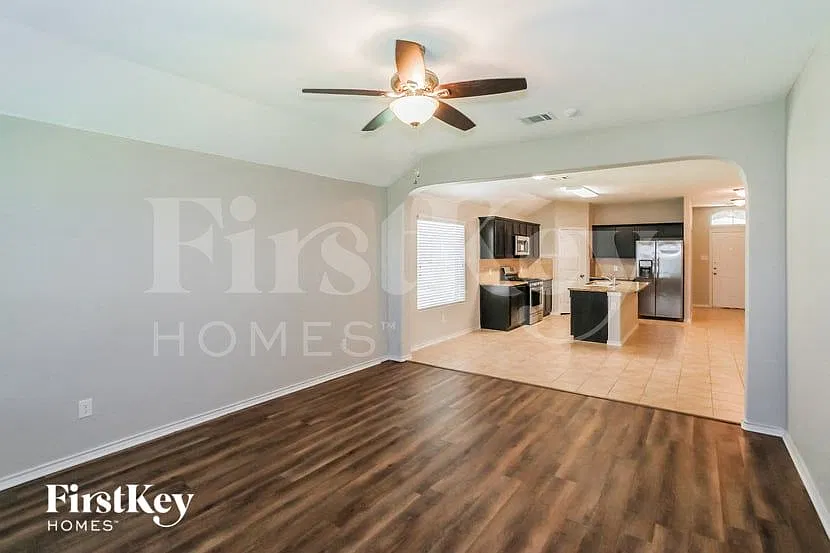 3 bed, 2.0 bath, 1700 sqft, $2,250 — Photo 3