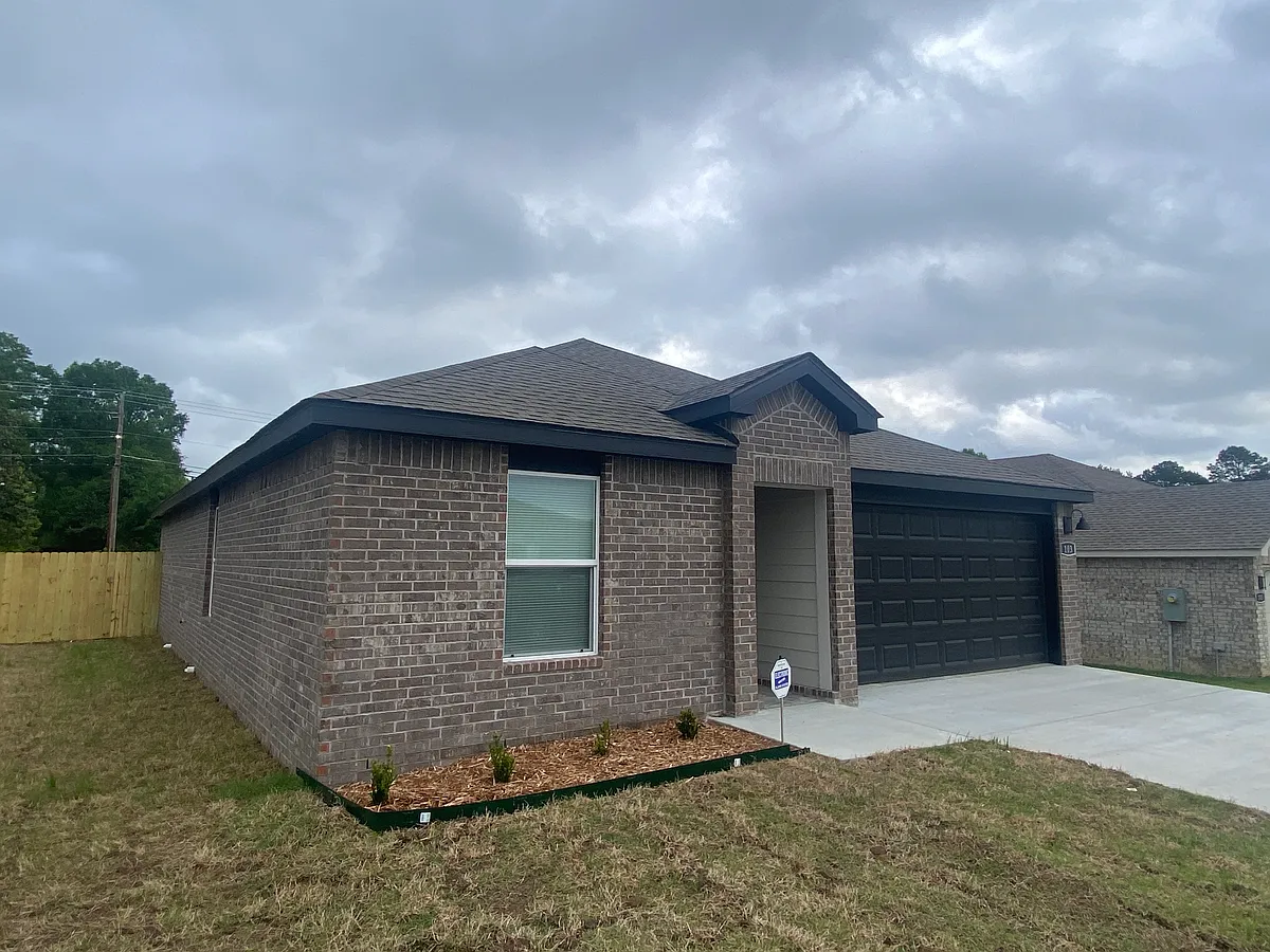 Building Photo - 103 E Fredonia Ct