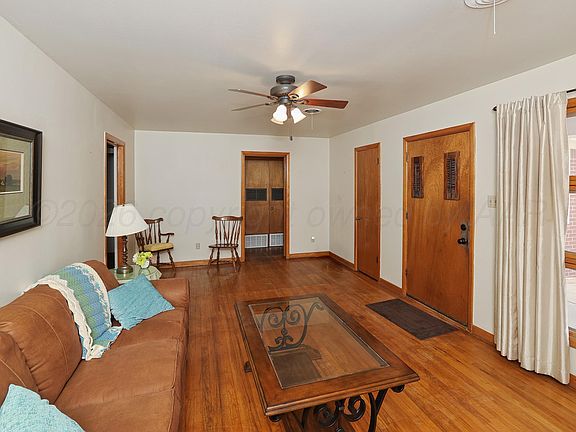 5th image of 1115 Smiley St