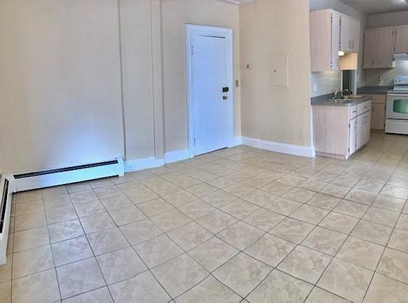 4th image of 208 Humphrey St #1