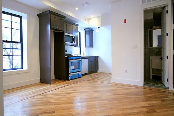 Rented by Elite NY Holdings | media 28