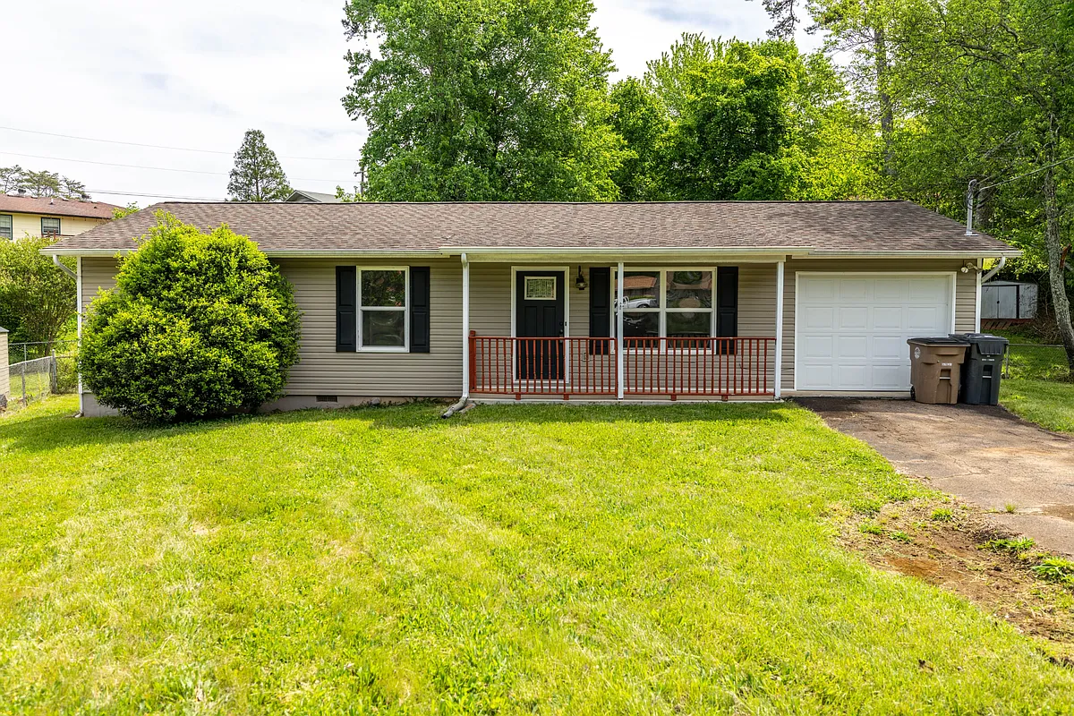 Building Photo - 5601 Ludbury Ln