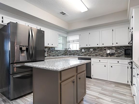 5th image of 34609 Michelle Dr