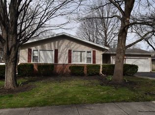 4 N Cypress Ln, North Aurora, IL 60542