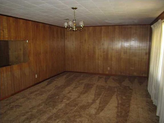 4th image of 3225 E James Lee Blvd