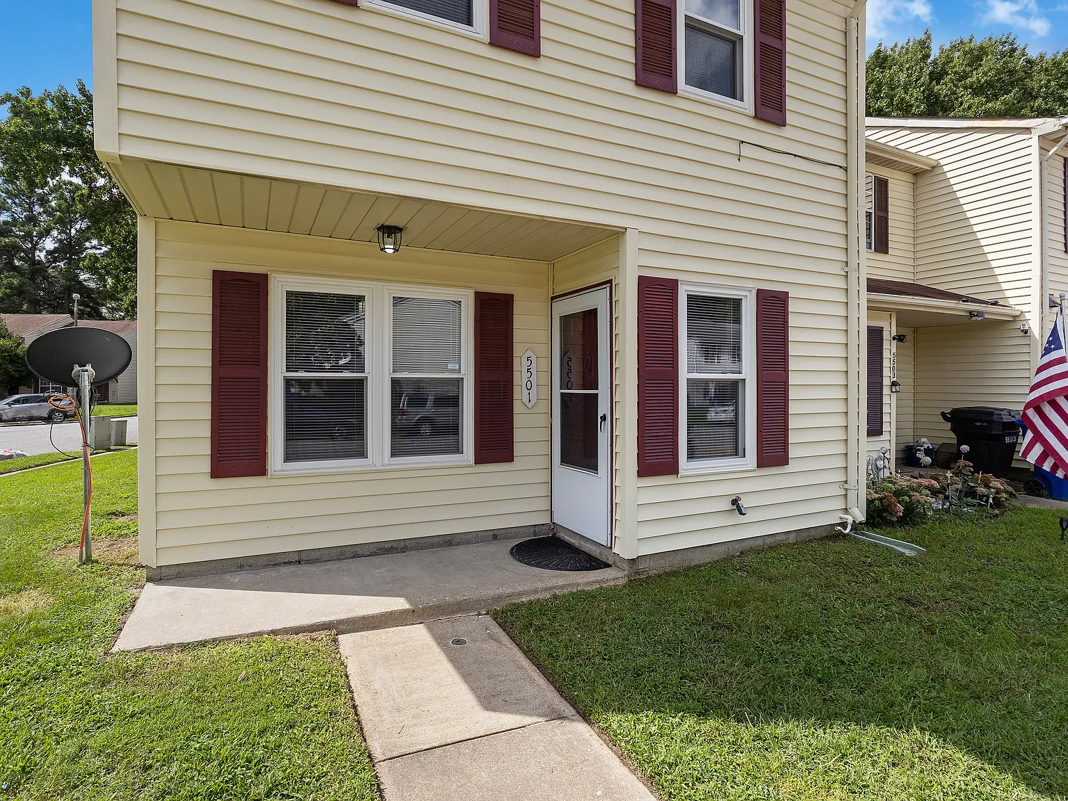 3 bed, 1300 sqft, $2,100 — Photo 3