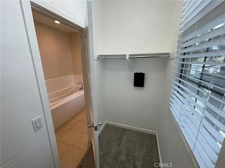 501 W Maple Ave — Photo 44