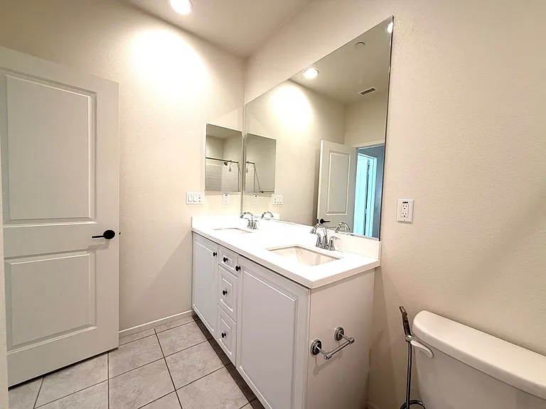 Upstairs Full Bath #2