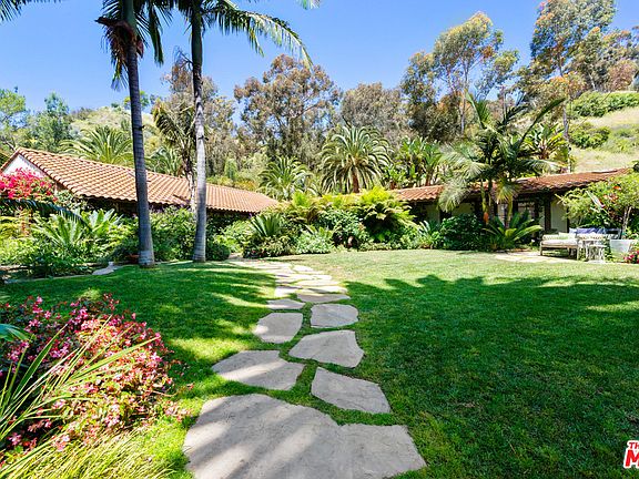 2nd image of 23155 Mariposa De Oro St