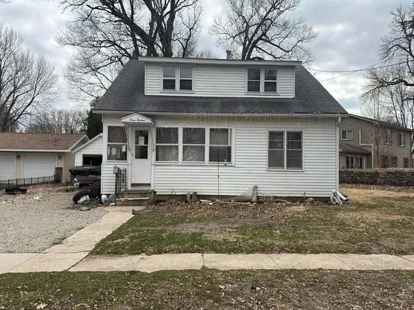 313 7th Ave N, Clear Lake, IA 50428