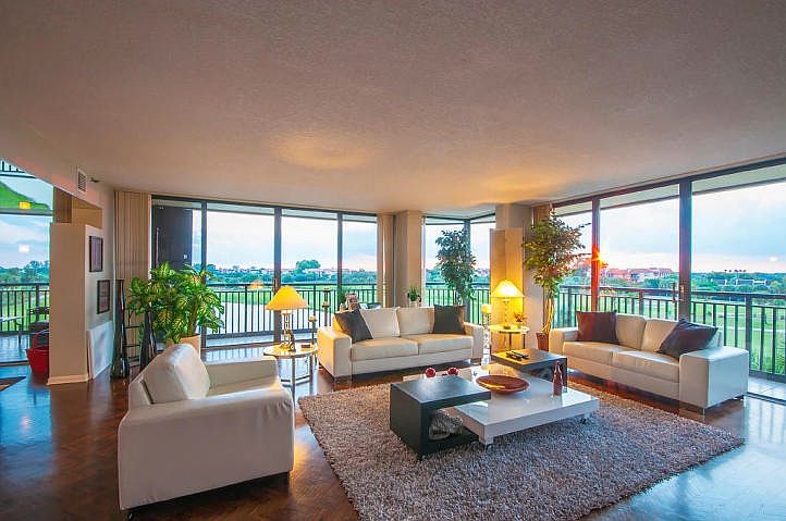 2nd image of 2427 Presidential Way APT 402