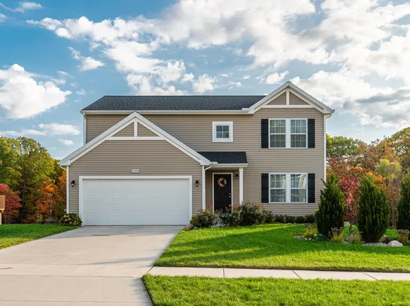 10888 Carmen Oak Dr SE, Lowell, MI 49331