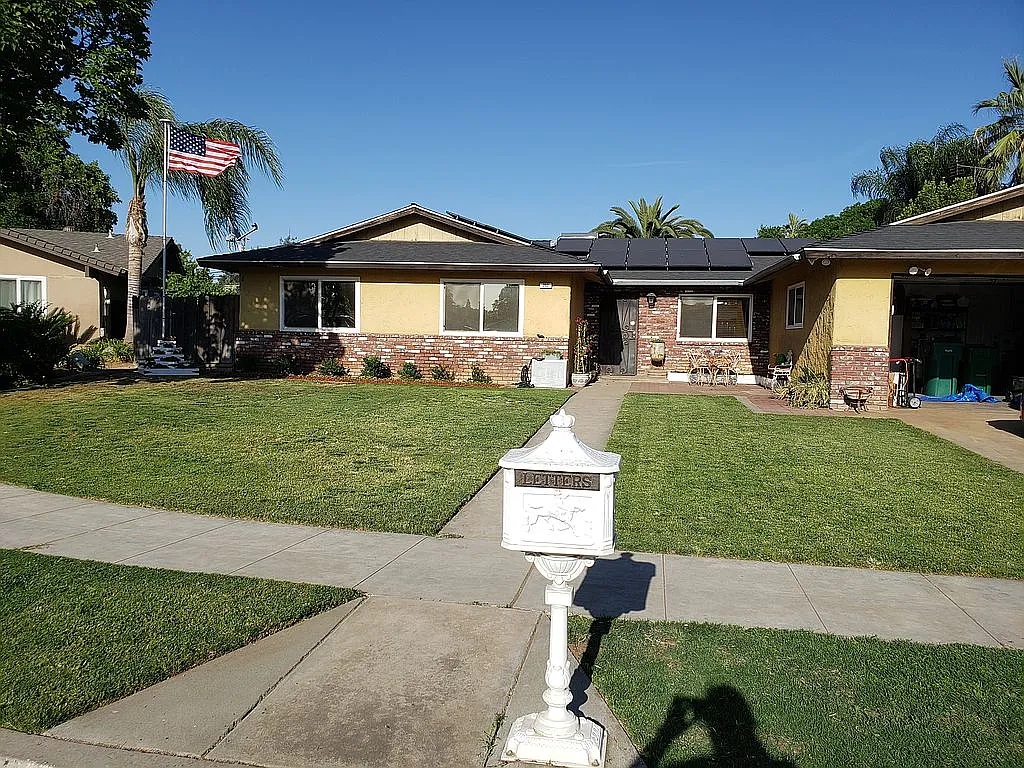 392 N Martha Ave photo 1
