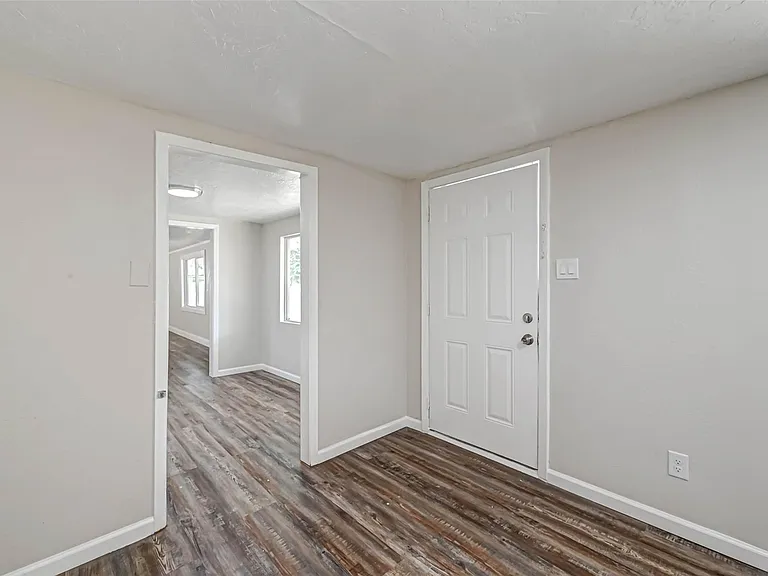10694 Pine St — Photo 5