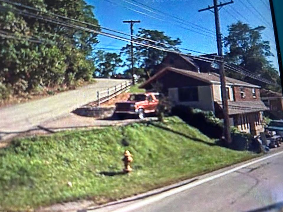 2nd image of 212 Main St