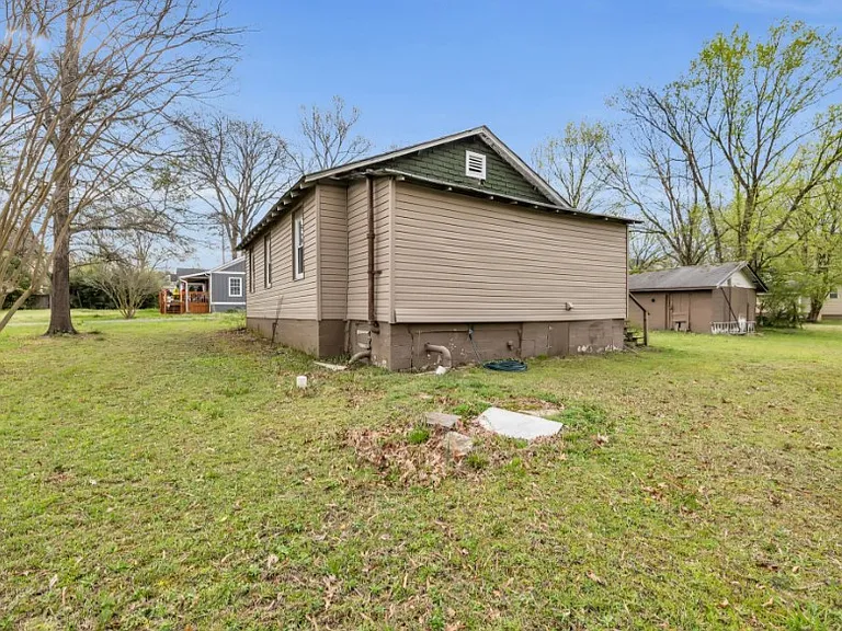 1031 Wilcox Dr — Photo 16