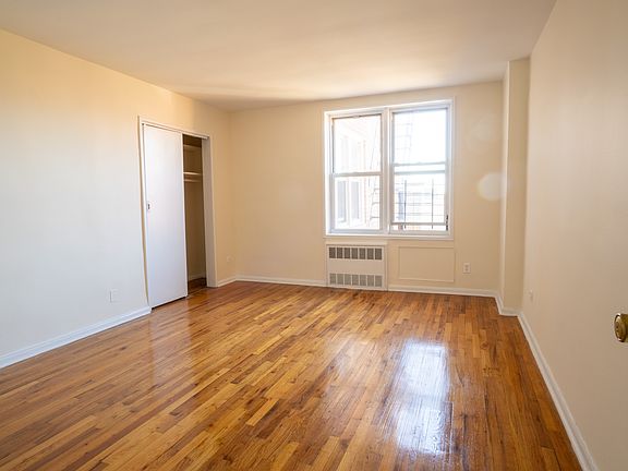5th image of 1279 E 17th St Unit 58