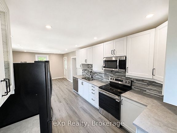 4th image of 595 9th St