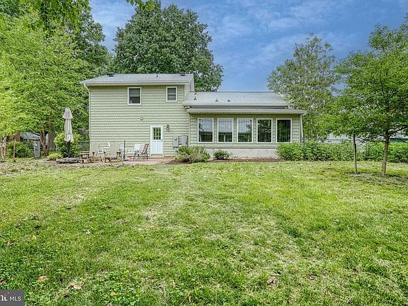 4th image of 504 Bainbridge Pl