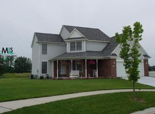 299 N Courtneys Pl, Lapeer, MI 48446