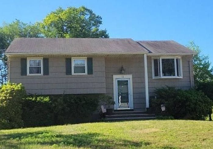 1st image of 11 Crestwood Ave