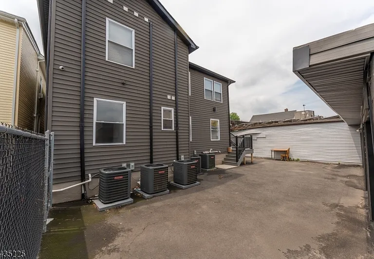 335 Henry St #3 — Photo 5
