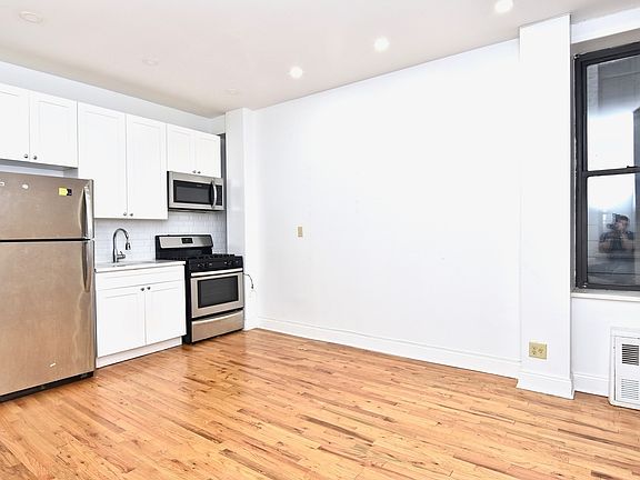 2nd image of 520 W 157th St #2C