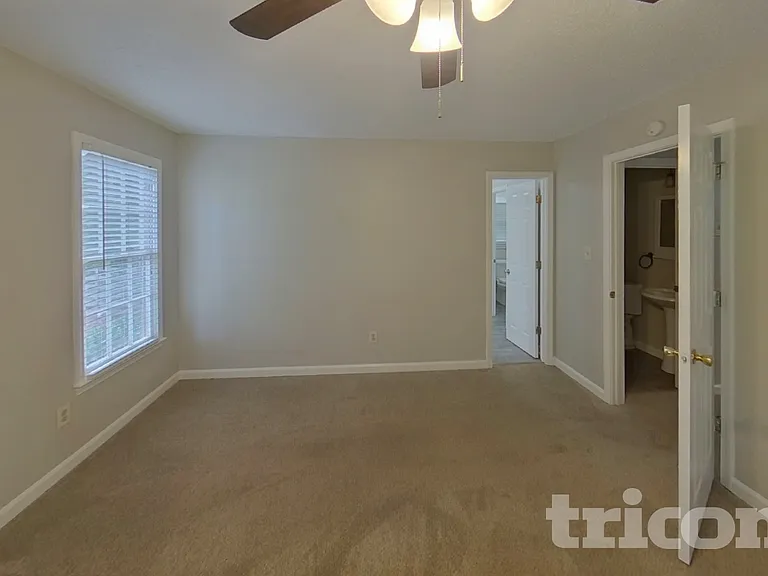 649 Stratford Dr — Photo 6