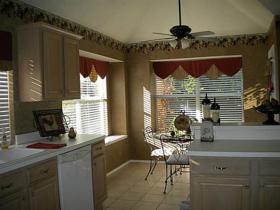 4th image of 168 Pelican Cove Dr