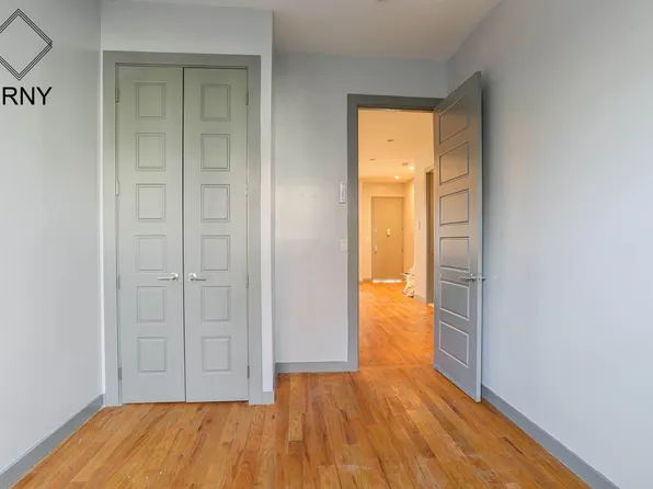 1101 Halsey Street image 24 of 26