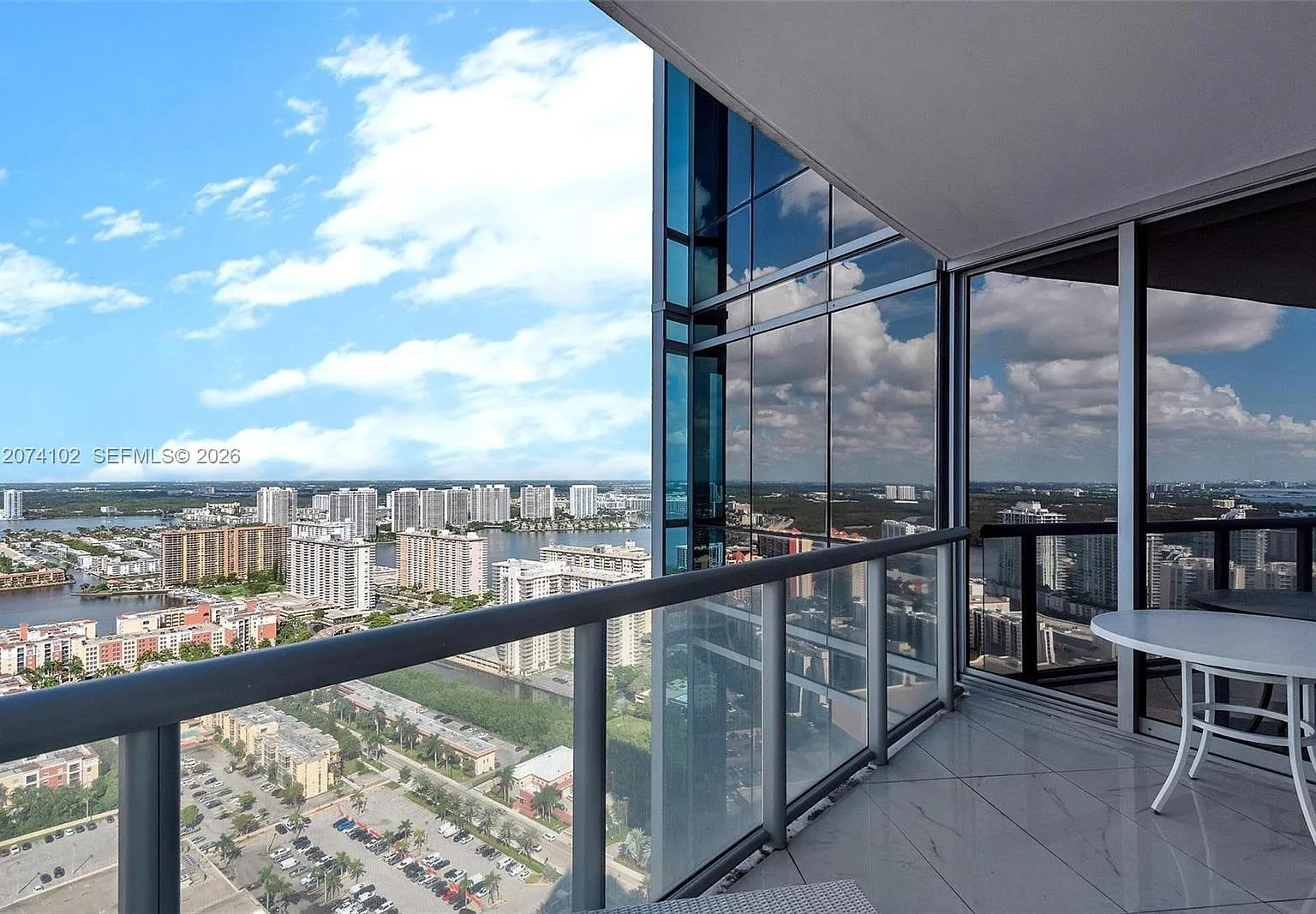 Jade Ocean Condo — Photo 4