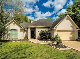 1706 Oakwood Dr, Clute, TX 77531