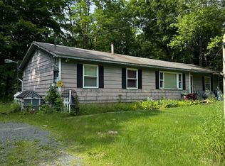 71 Tomhannock Rd, Valley Falls, NY 12185