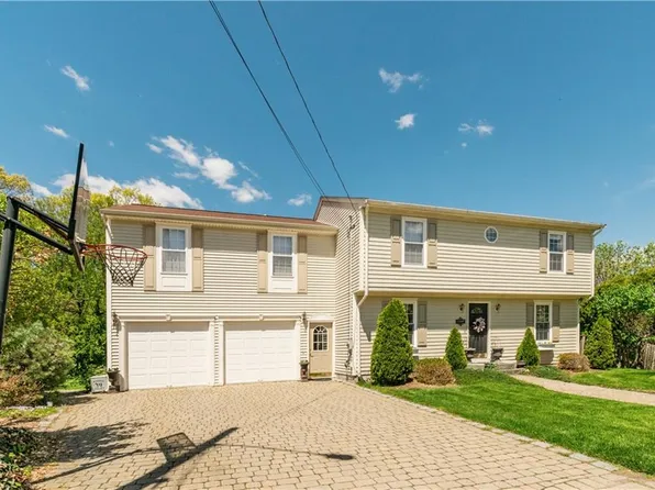 15 Allison Ct E, Riverside, RI 02915