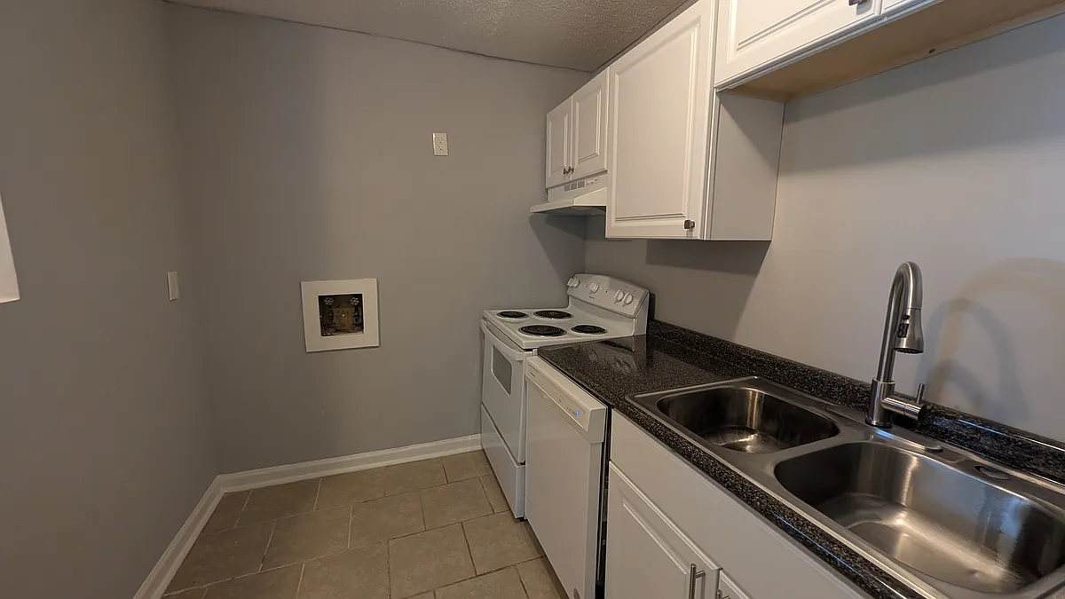 Building Photo - 700 Graymont Ave W #1