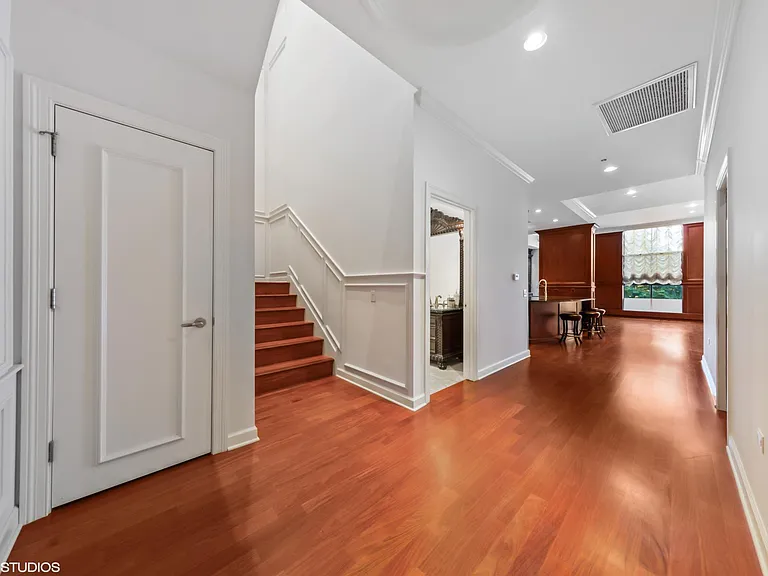 310 S Michigan Ave #202 — Photo 9