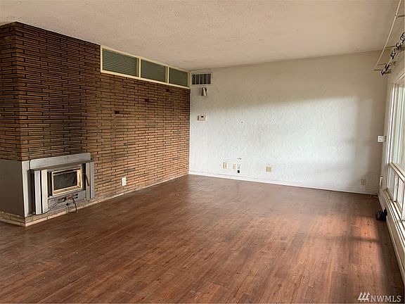 2nd image of 10401 B St E