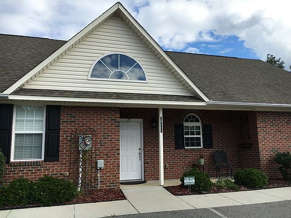 Entrance/ covered front door