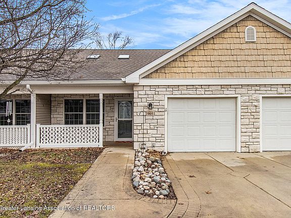 2nd image of 905 Evergreen Ln #7