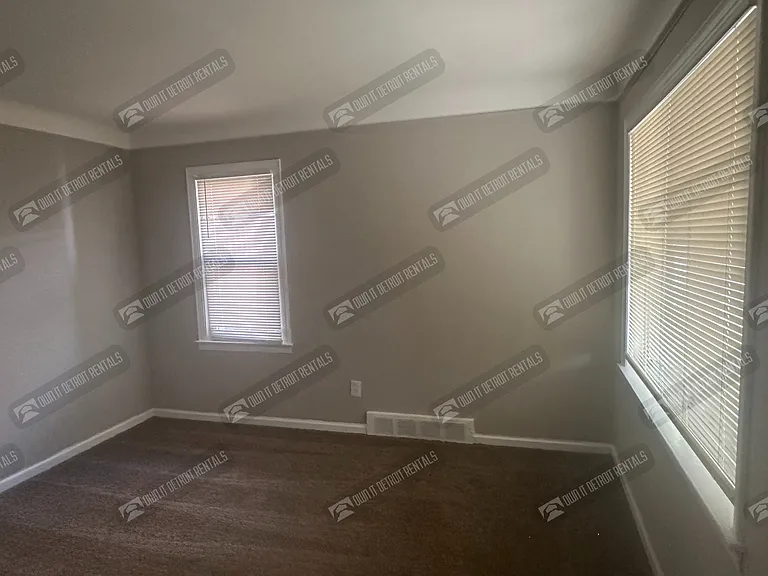 7777 Auburn St — Photo 5