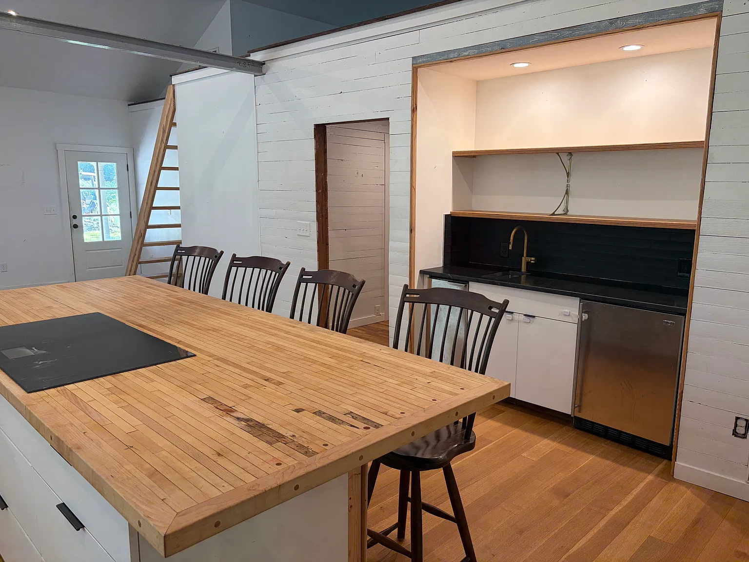 3 bed, 2200 sqft, $2,100 — Photo 2